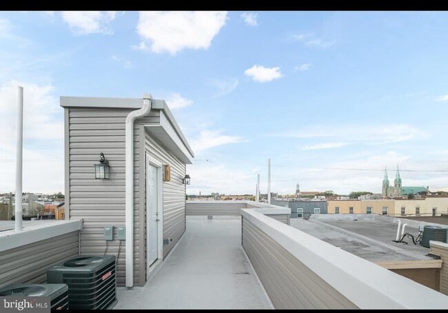 Building Photo - 3127 Richmond St