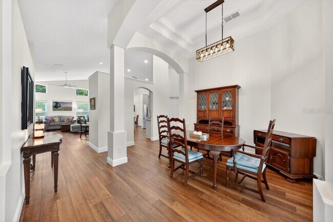 Building Photo - 5477 Glen Oak Pl