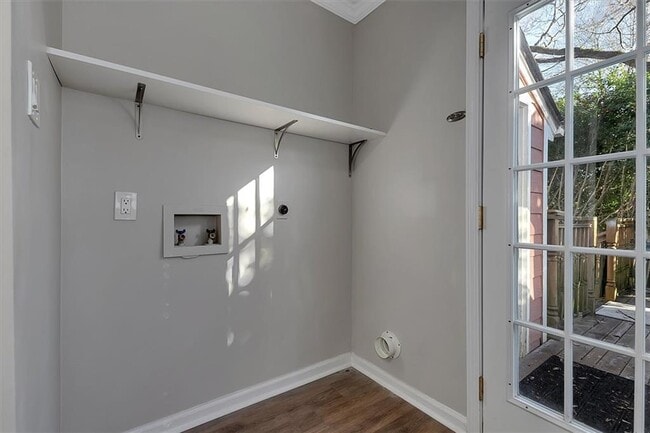 Building Photo - 290 Westland Way SW