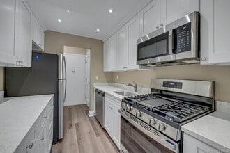 Building Photo - 505 White Plains Rd