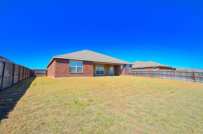 Building Photo - 2408 Ryan Dr