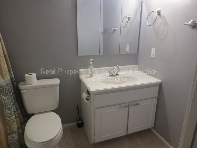 Building Photo - 4808 S Juniper St