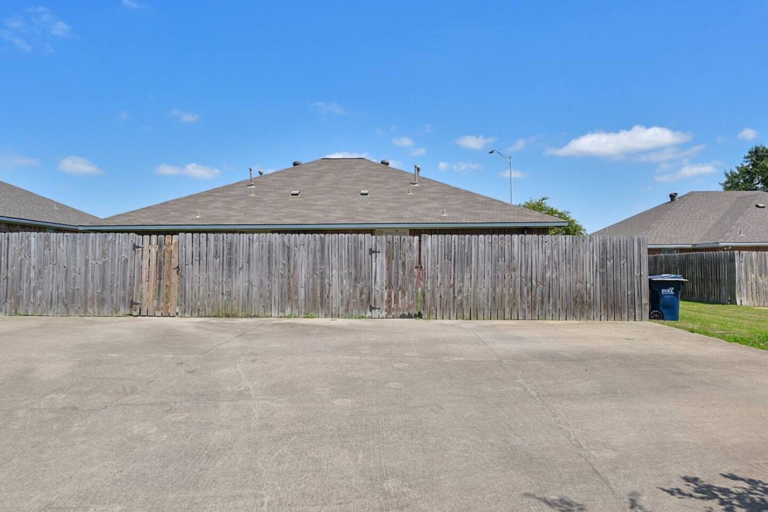 Building Photo - 2015 Colgate Dr