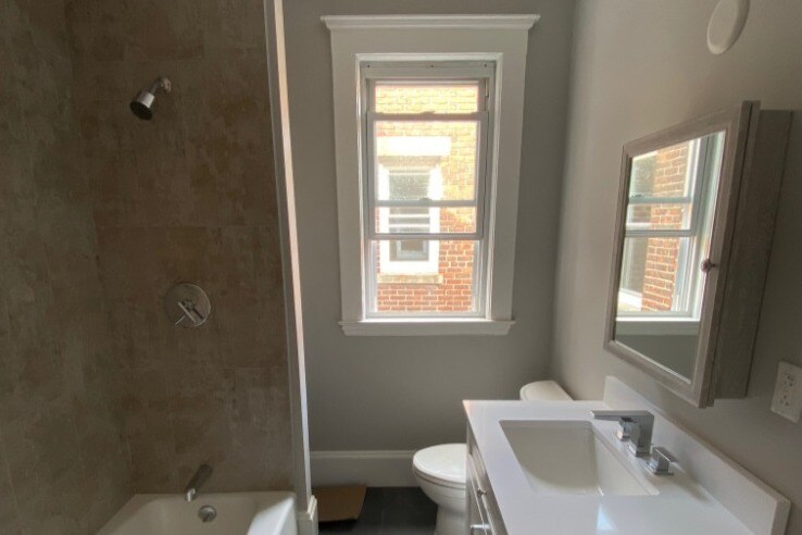 Bath 1 - 190 Kelton St
