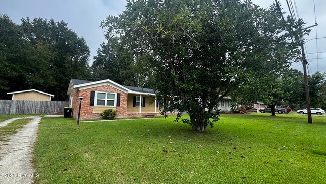Building Photo - 112 Shamrock Dr