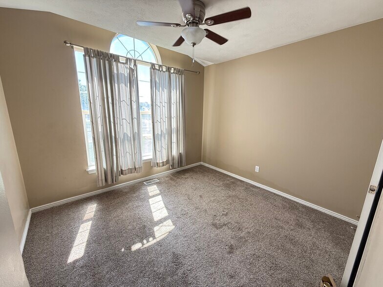 Building Photo - 4091 S 1100 W