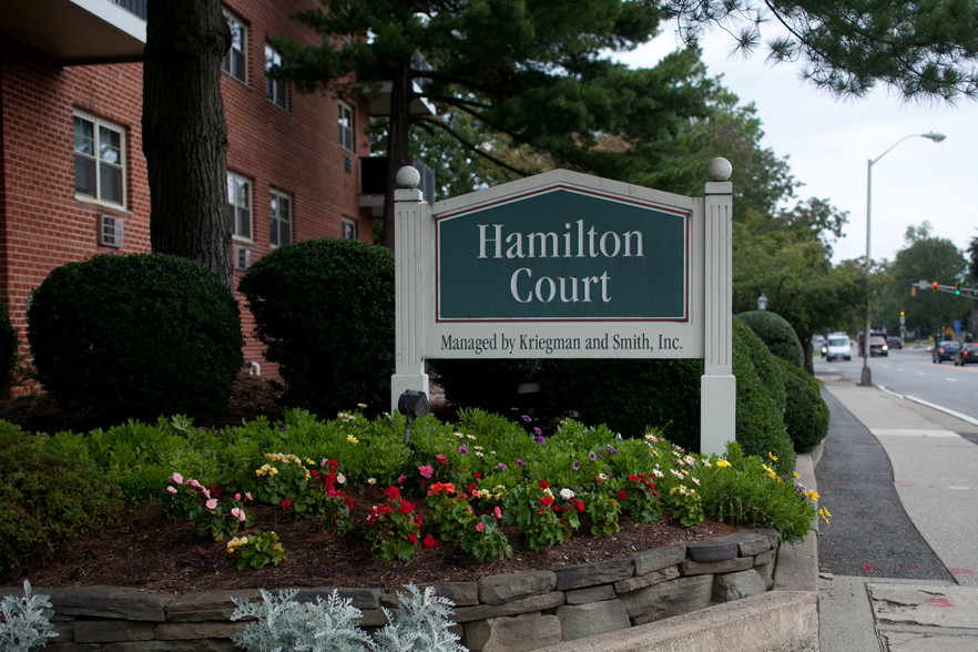 Building Photo - Hamilton Court Apartments