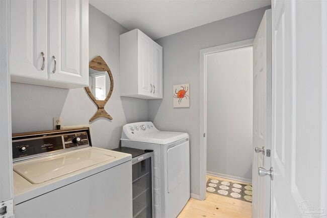 Building Photo - 14180 River Rd