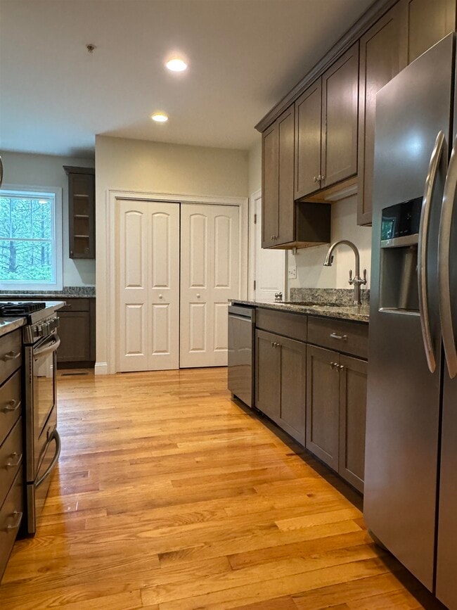 Building Photo - 30 Daylily Ln