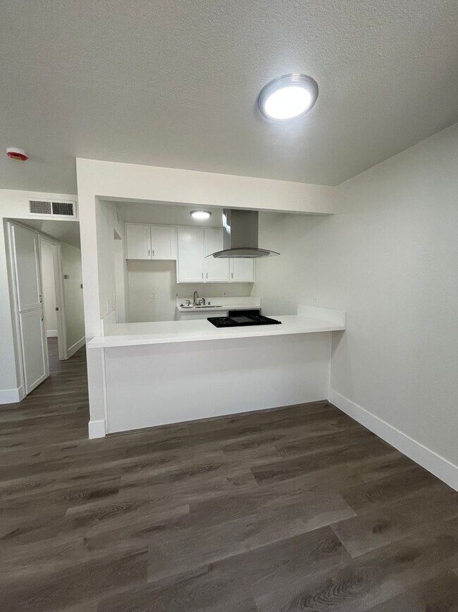 Building Photo - Downstairs unit available at The Arbors! M...