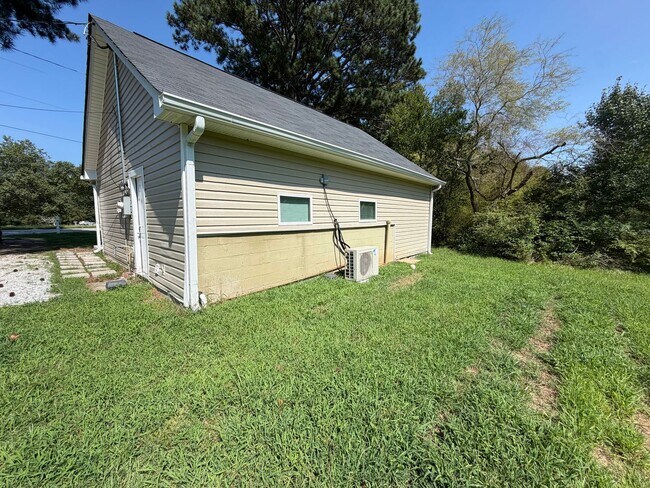 Building Photo - 759 Hog Mountain Rd