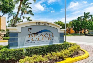 Building Photo - 9363 Fontainebleau Blvd