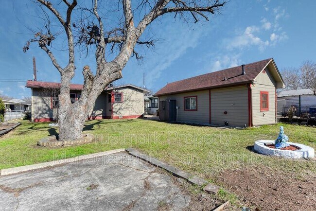 Building Photo - 1322 W Malone Ave