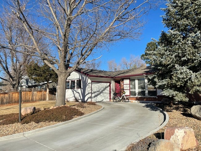 Building Photo - Newly Updated 6 Bedroom South Boulder Home
