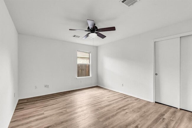 Building Photo - 609 Golden Gate Dr