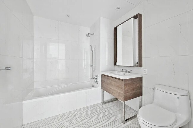 Building Photo - 505 W 43rd St
