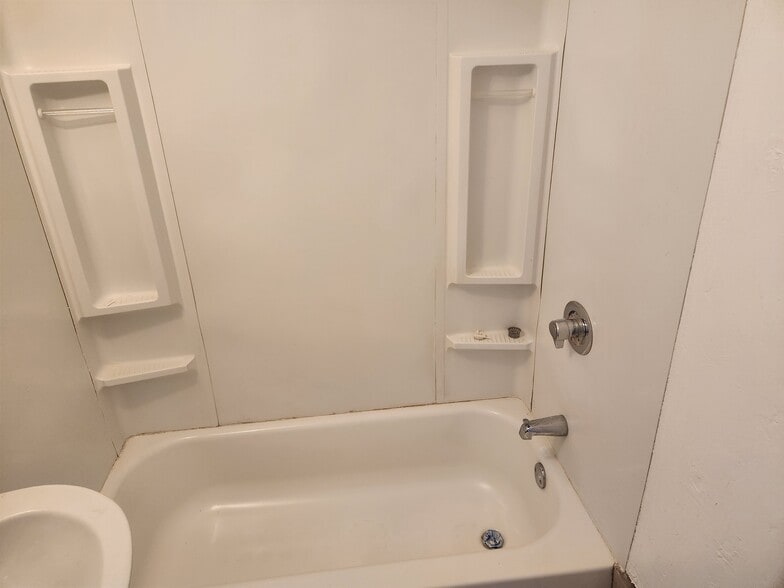 bathroom - 1731 10th St