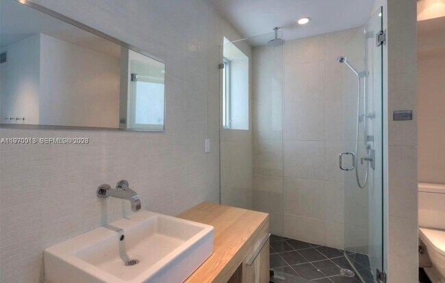 Building Photo - 1601 West Ave