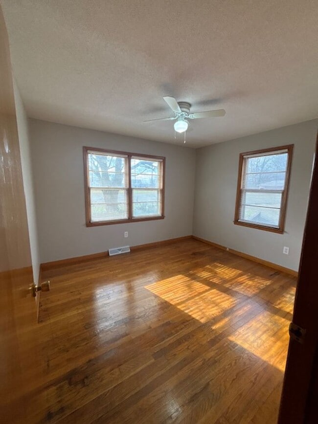 Building Photo - 891 Hill St