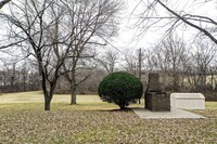 Building Photo - Large single-family home