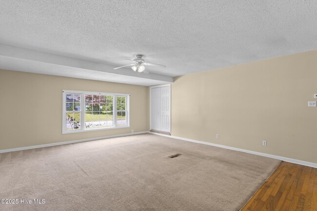 Building Photo - 404 Dogwood Ln