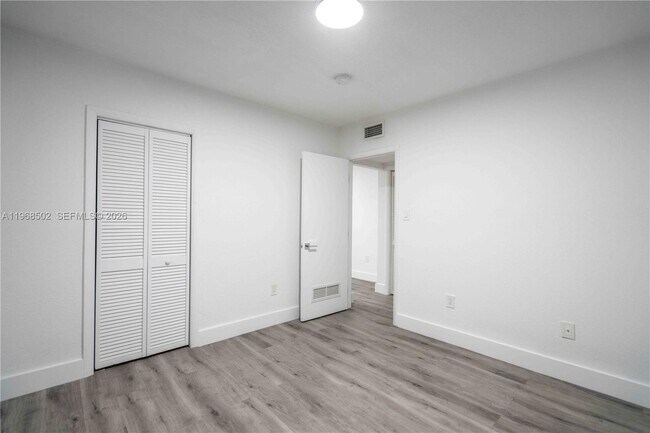 Building Photo - 1950 NW 2nd Ct