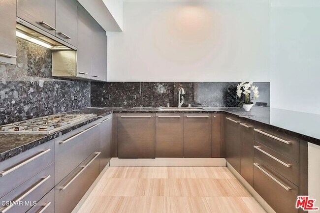 Building Photo - 900 W Olympic Blvd