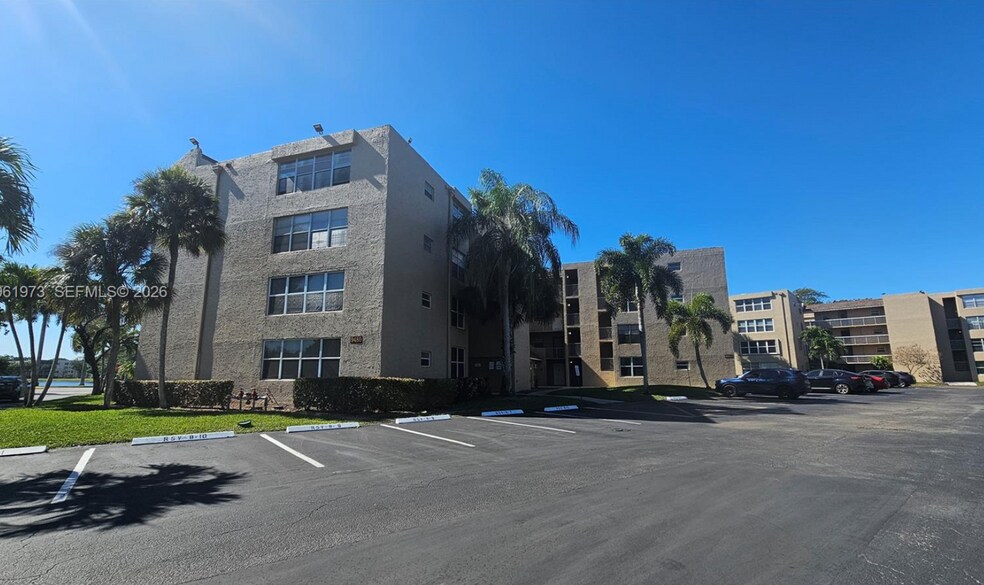 Building Photo - 9480 Tangerine Pl