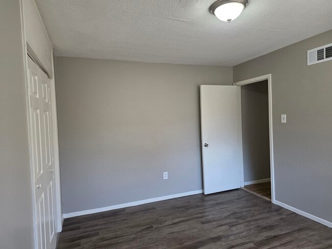 Building Photo - 3443 Rosamond Ave