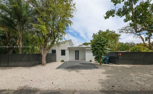 Building Photo - 5895 SW 50th Terrace