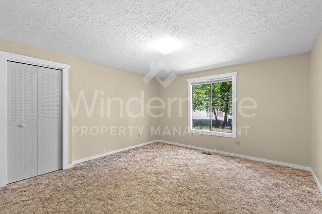 Building Photo - 7805 E Upriver Dr