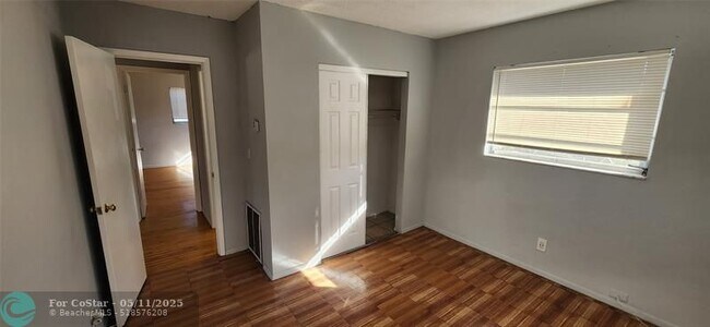 Building Photo - 6220 SW 41st Ct