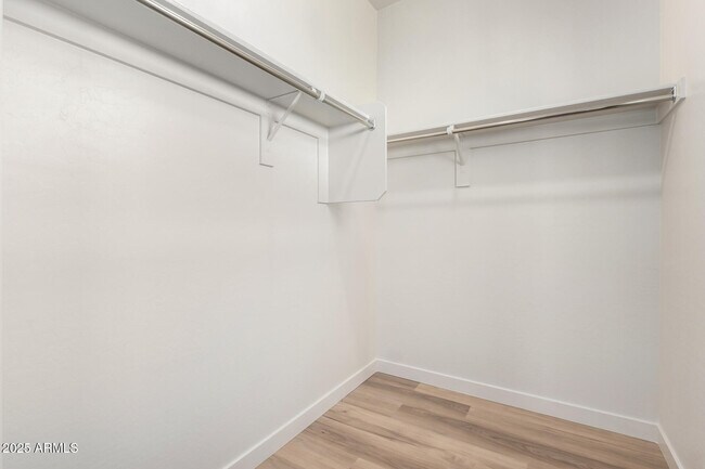 Building Photo - 6556 N 15th Dr