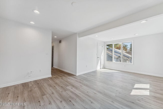 Building Photo - 94 Monmouth Rd