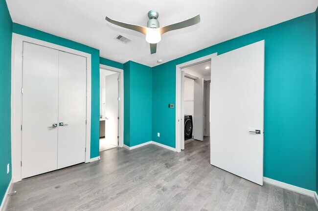 Building Photo - 2302 Johnson St