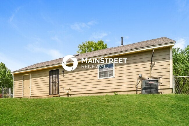 Building Photo - 3 Bedroom Pet-Friendly Home in Memphis, TN with Main Street Renewal