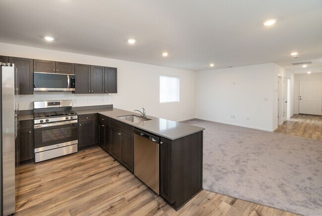Building Photo - Brand New Home - 3bdrm 2.5ba - The Reserve in the Pines - La Pine, OR