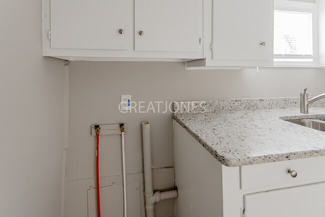 Building Photo - 3920 Meritas Dr
