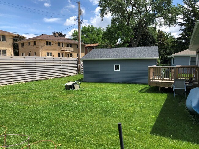 Back Yard - 921 N Wingra Dr