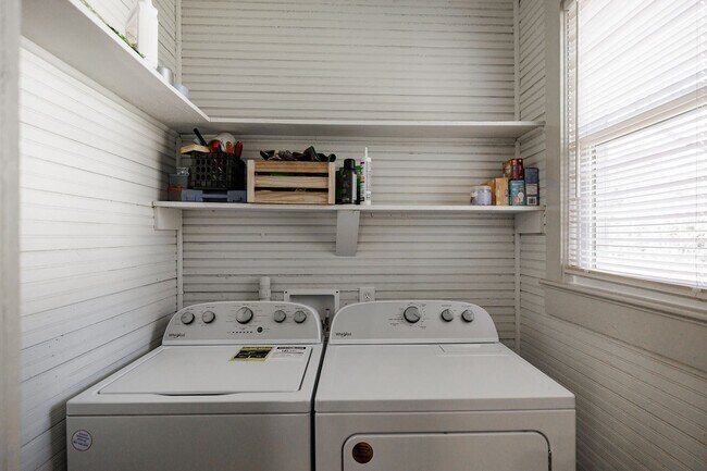 Building Photo - Charming Historic Cottage Just Blocks from Downtown Athens and UGA