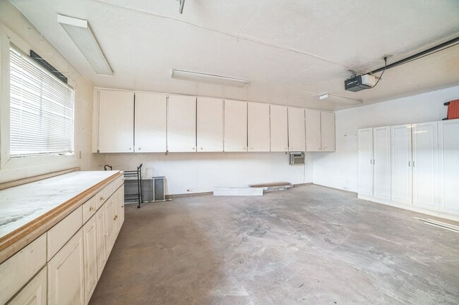 Building Photo - 1700 Bracken Ave