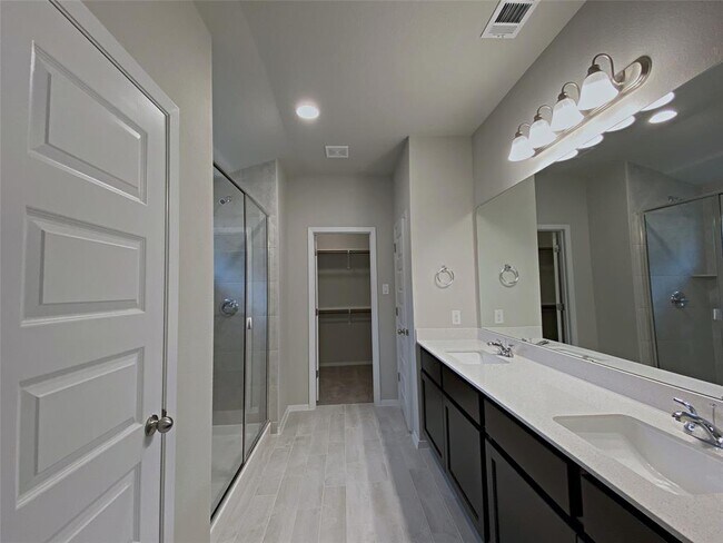 Building Photo - 20915 Oak Dale Dr