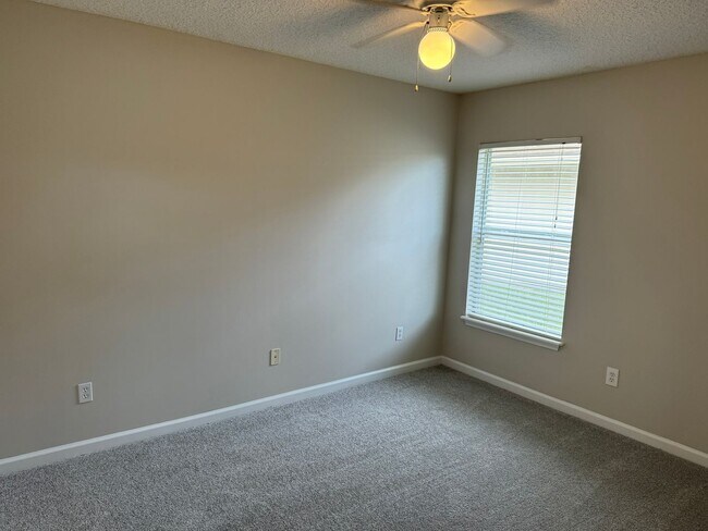 Building Photo - Home For Rent