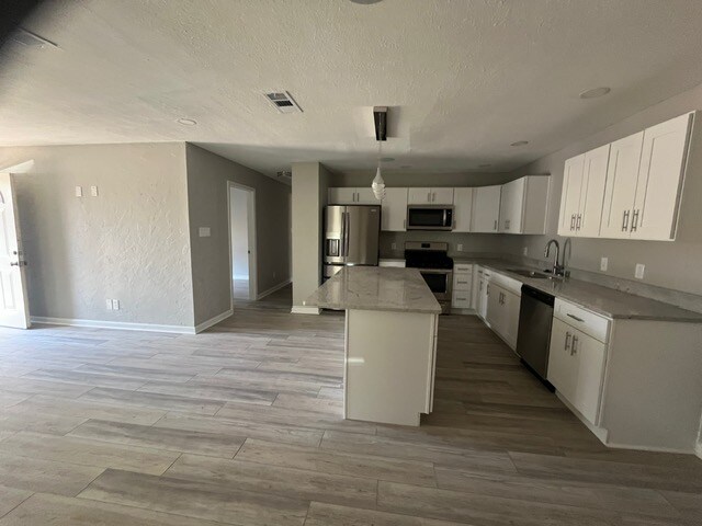 Building Photo - 14 Crest Ln