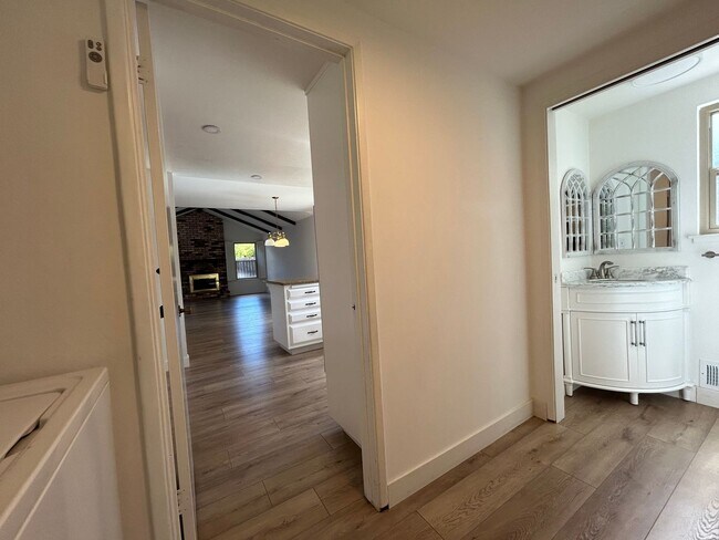 Building Photo - Spacious 4-Bedroom 2.5 Bath Single-Story H...