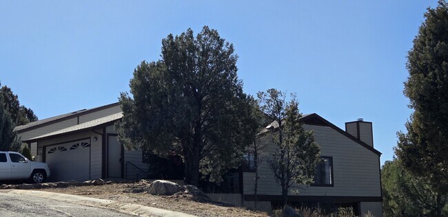 Building Photo - 4932 Summit Cir