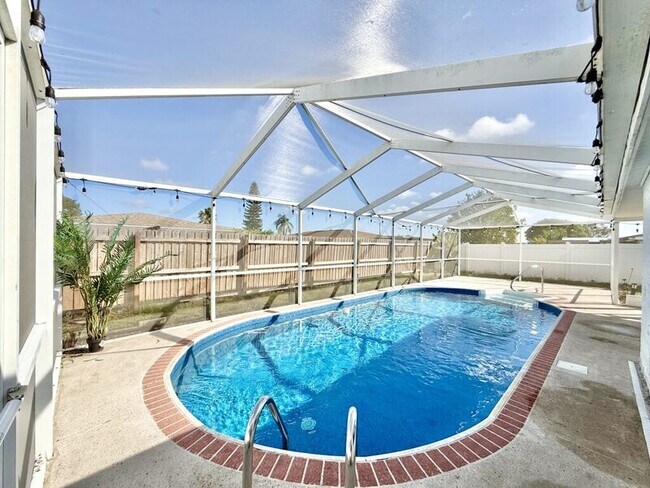 Building Photo - 3411 Cincinnati Dr