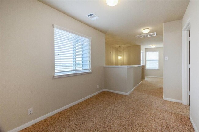 Building Photo - 929 Alamo Plaza Dr