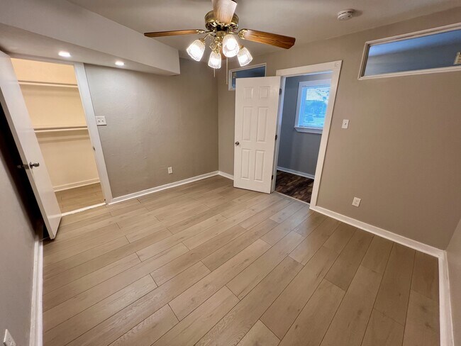 Building Photo - 5638 Curzon Ave