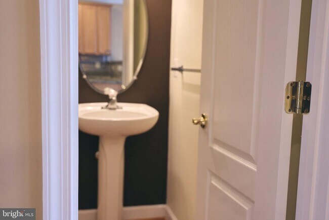 Building Photo - 4324 Talmadge Cir